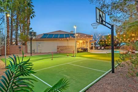 Lux 5Br Vegas Home W Pool, Spa, Games, Near Strip ลาสเวกัส ภายนอก รูปภาพ