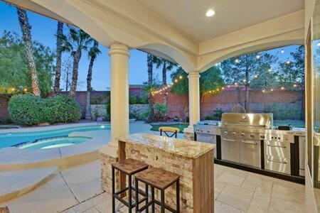 Lux 5Br Vegas Home W Pool, Spa, Games, Near Strip ลาสเวกัส ภายนอก รูปภาพ